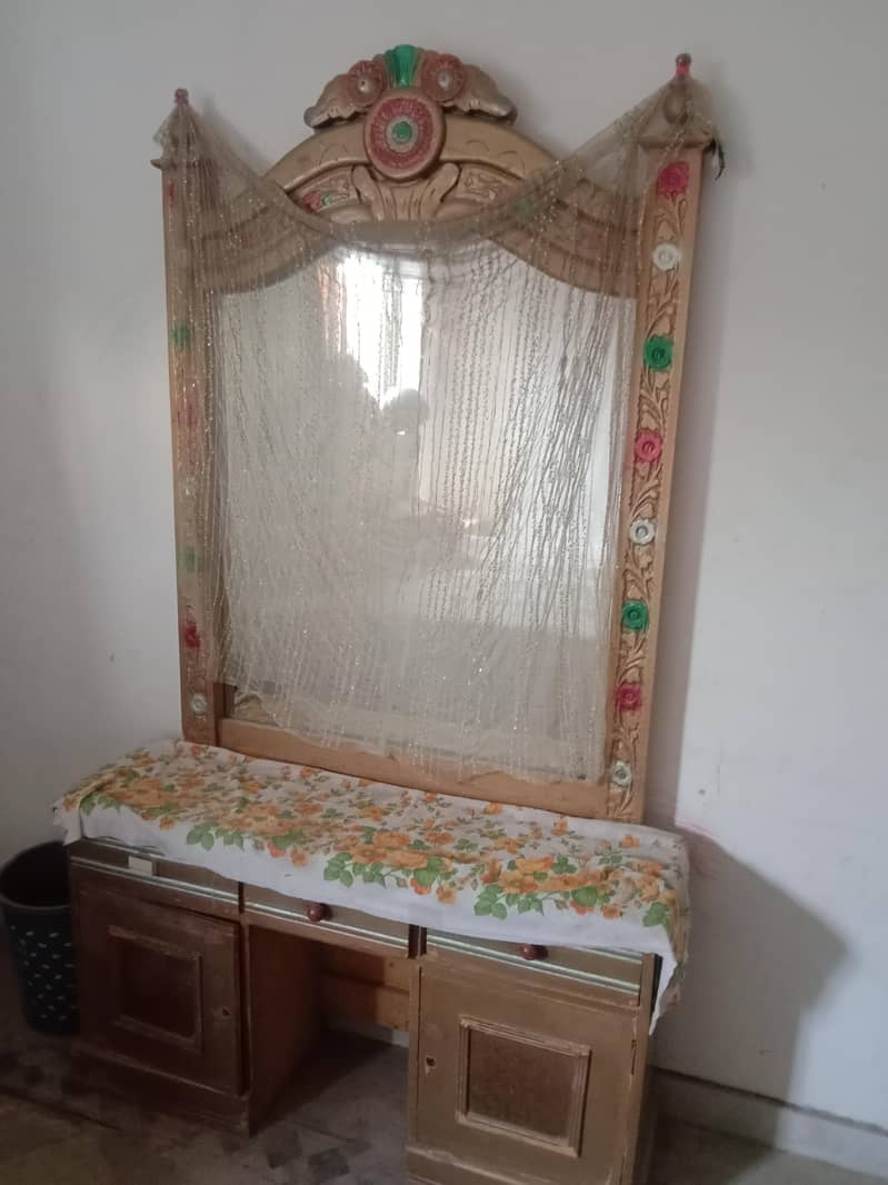 bed set and showcase dressing table 2