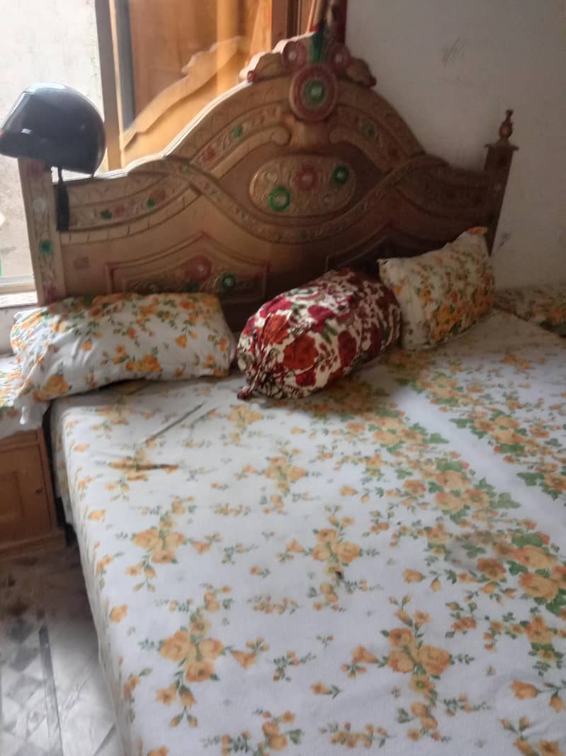 bed set and showcase dressing table 3