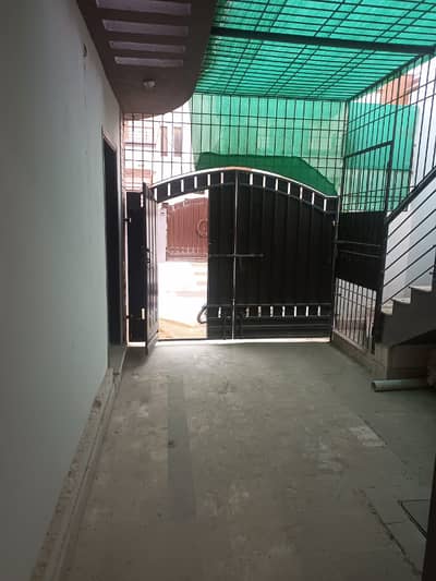 North karachi Sector 11A, main Road, 120sq, 1st floor, For Rent.