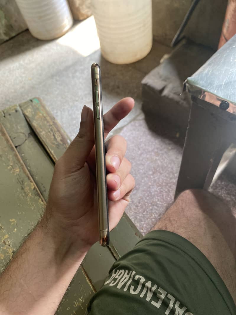 IPhone XS MAX 4