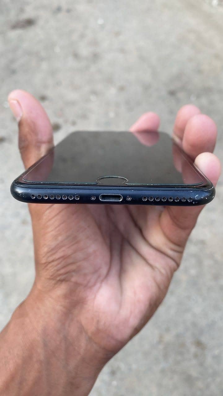 Apple iPhone 7 Plus 3