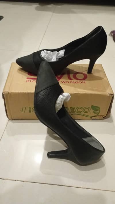 Stylo Court shoes
