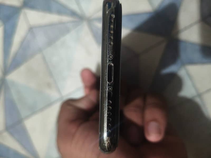 Apple iPhone X 3