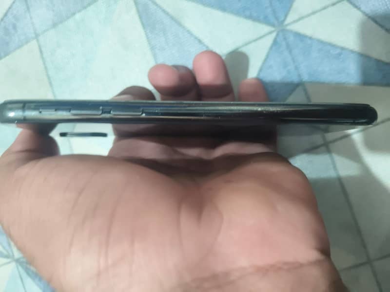 Apple iPhone X 4