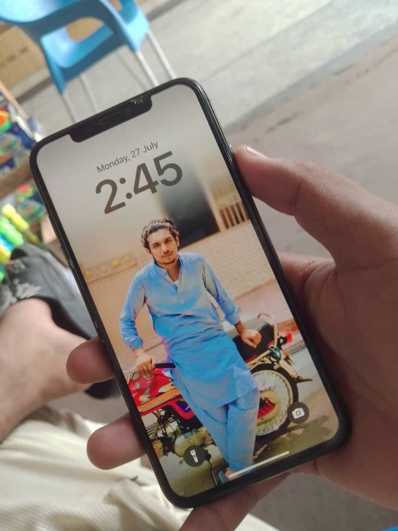 Apple iPhone XS Max 1
