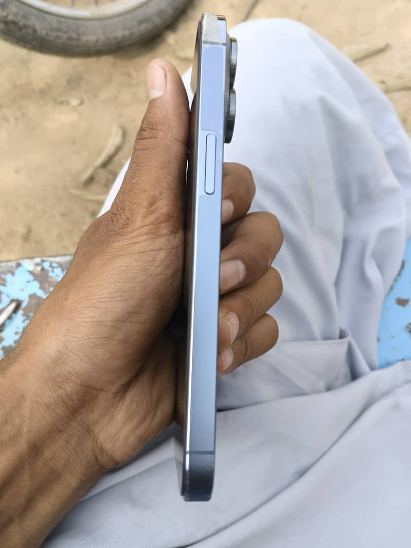Apple iPhone 13 Pro 2