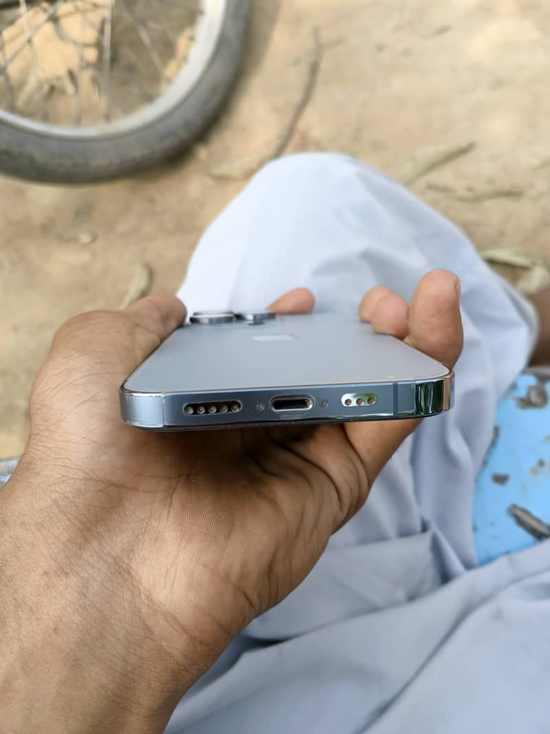 Apple iPhone 13 Pro 4