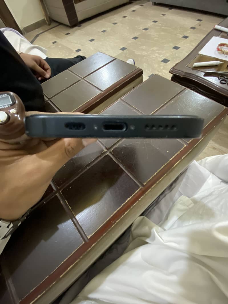 Apple iPhone 13 2