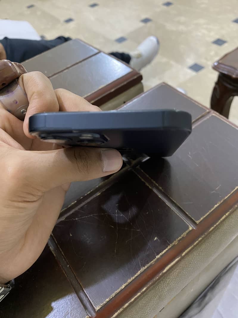 Apple iPhone 13 4