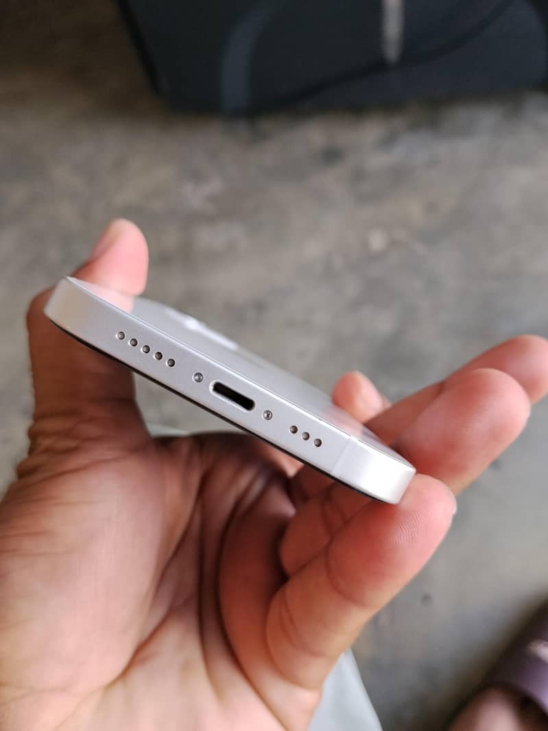 iPhone 12 4