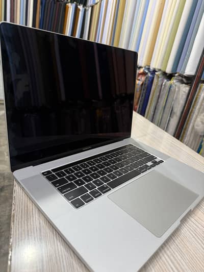 MacBook Pro 16" 2019 | Core i7 | 32GB RAM | 1TB SSD | 4GB Graphics