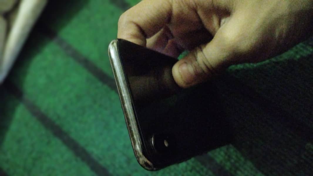 Apple iPhone X 4