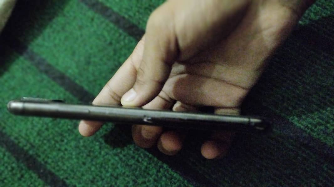 Apple iPhone X 5