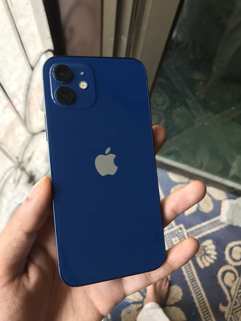 Apple iPhone 12 4
