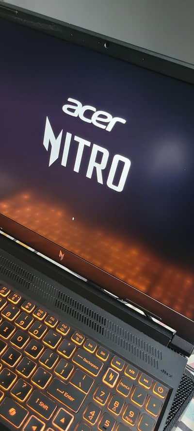 ACER NITRO V16 RYZEN 7 8845HS RTX 4050