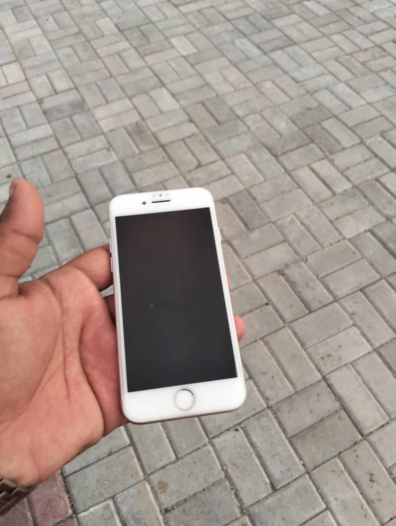 Apple iPhone 7 0