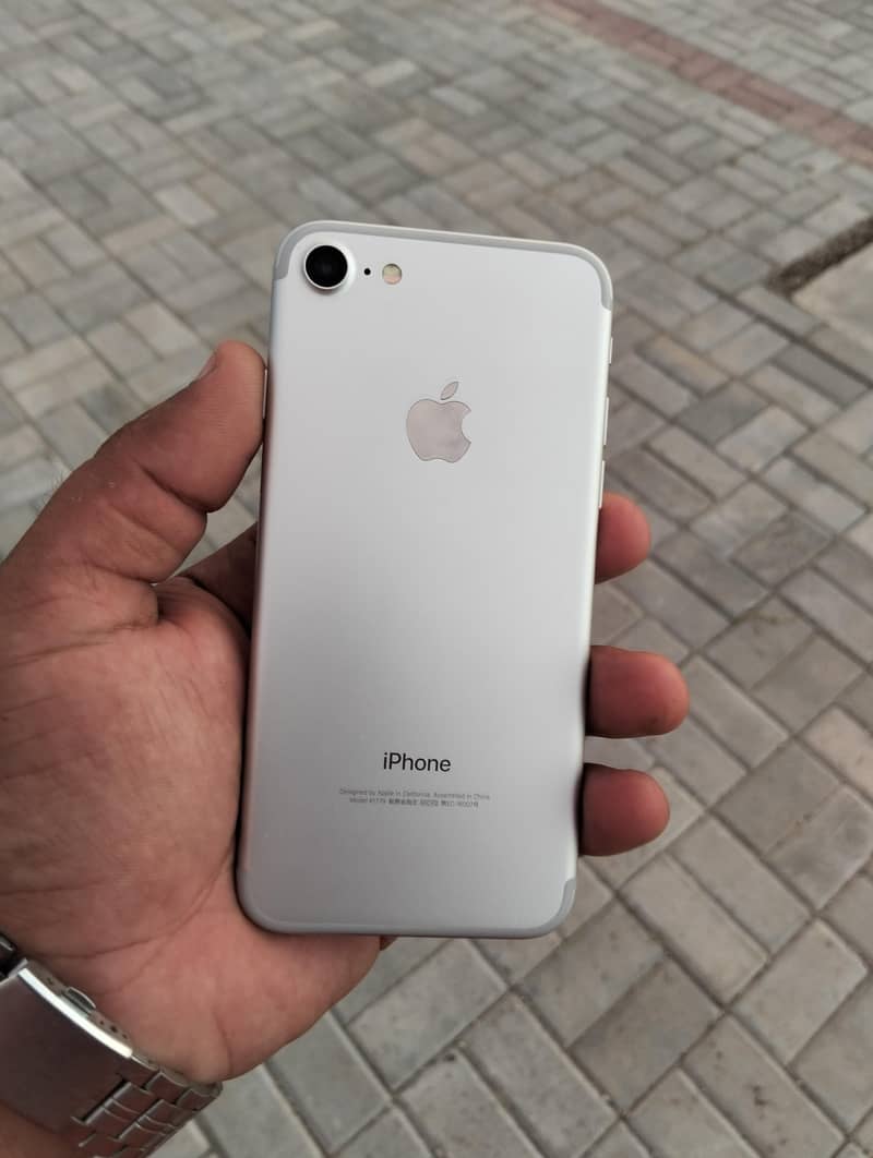 Apple iPhone 7 1