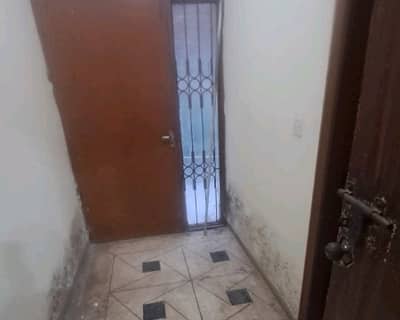Prime Location 5 Marla Flat available for rent in Allama Iqbal Town - Gulshan Block, Lahore