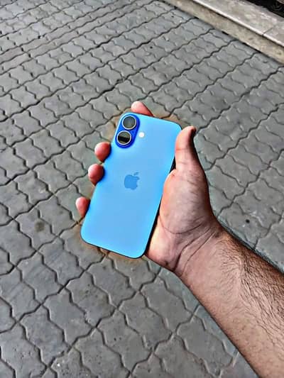 Apple iPhone 16
