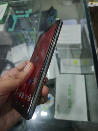 Sharp Aquos R3