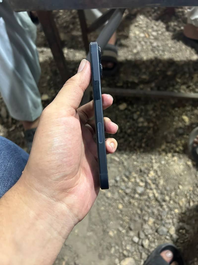 Apple iPhone 13 2