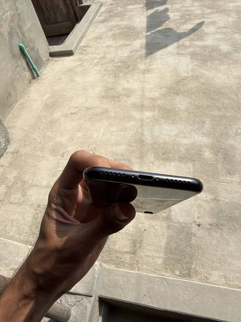 iPhone SE 3rd generation 3