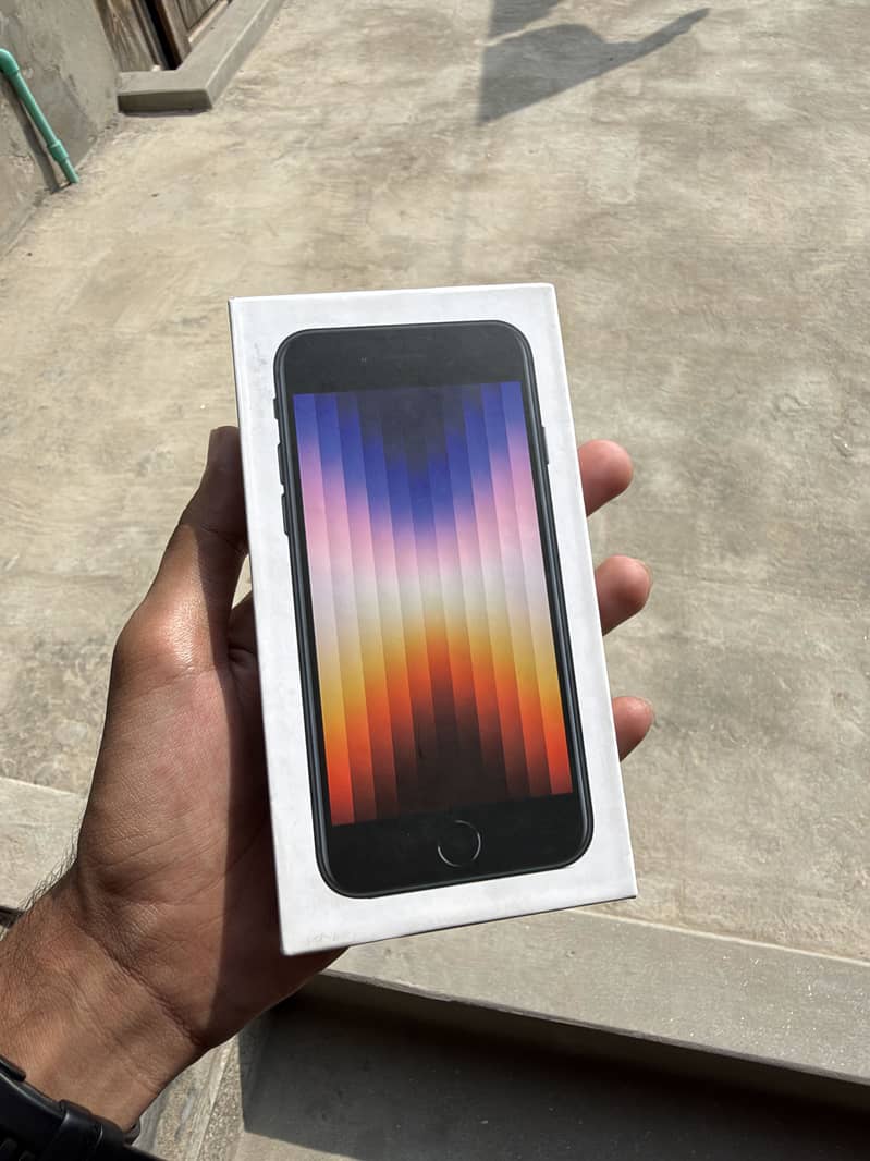 iPhone SE 3rd generation 6