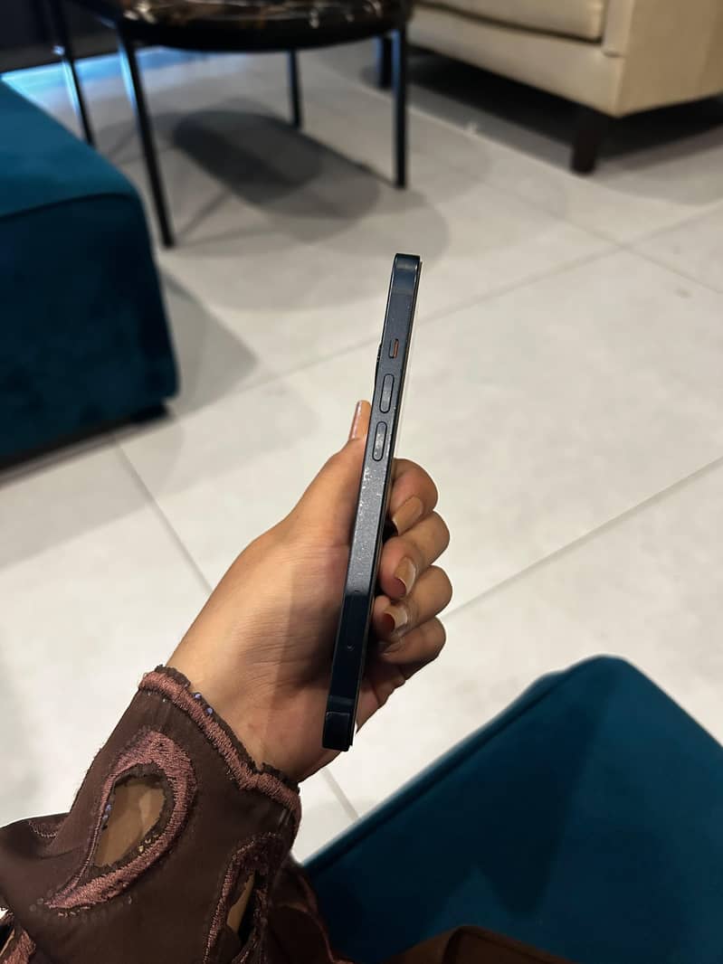 Apple iPhone 13 2