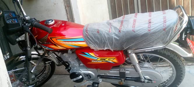 Honda 125 2026 model simple red color