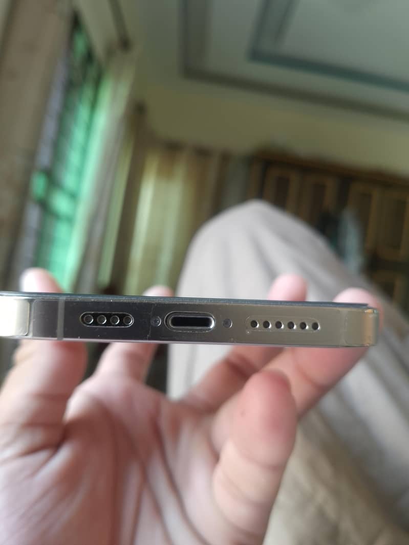 Apple iPhone 13 Pro Max 2