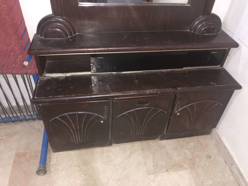 Bed +side table +drasing table used 0