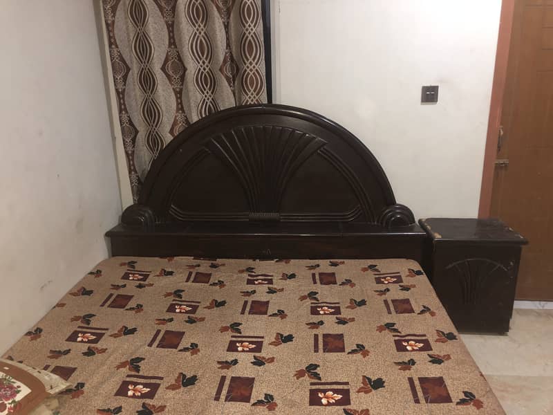 Bed +side table +drasing table used 1