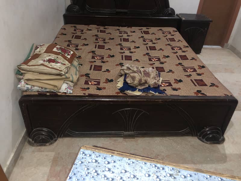 Bed +side table +drasing table used 2