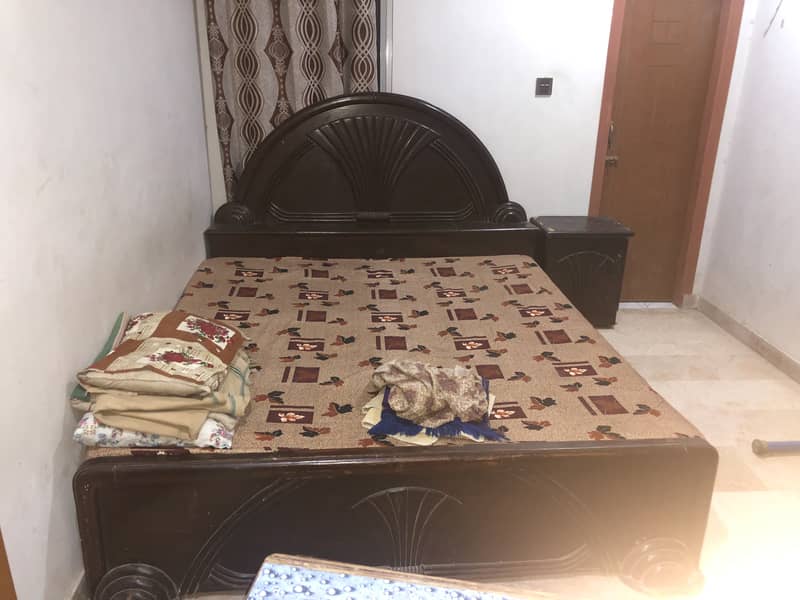 Bed +side table +drasing table used 3