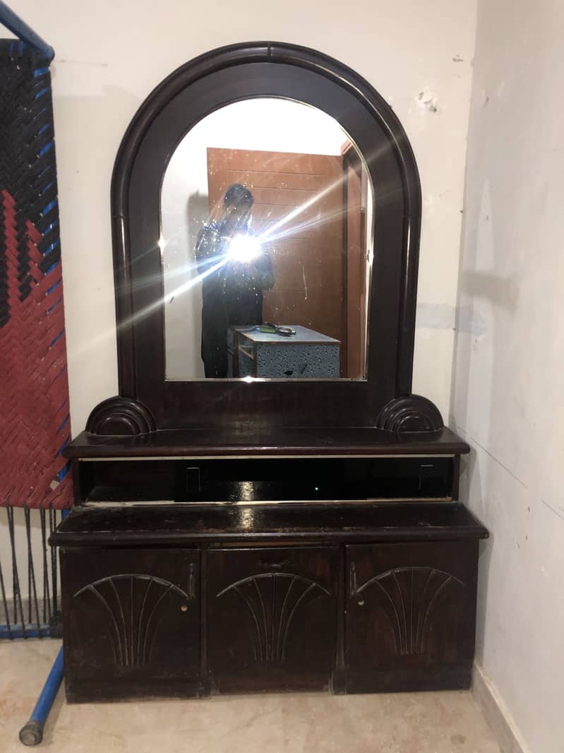 Bed +side table +drasing table used 6
