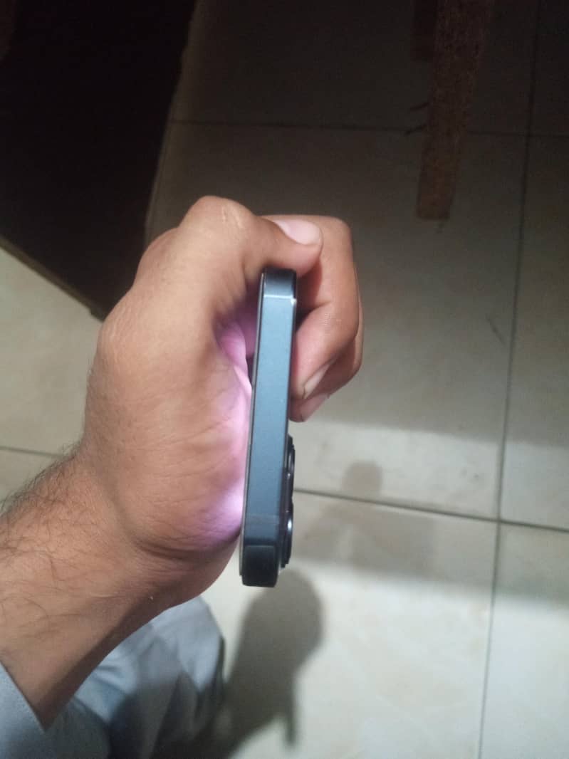 Apple iPhone 13 2