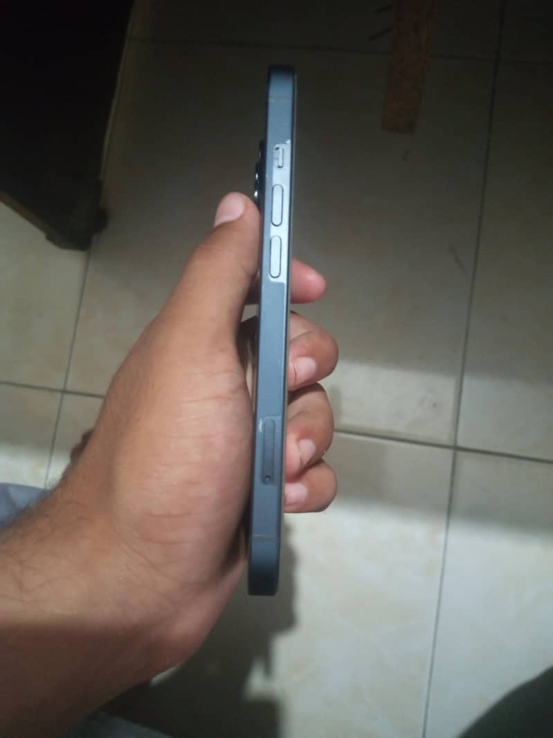 Apple iPhone 13 3