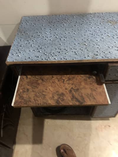 Computer table