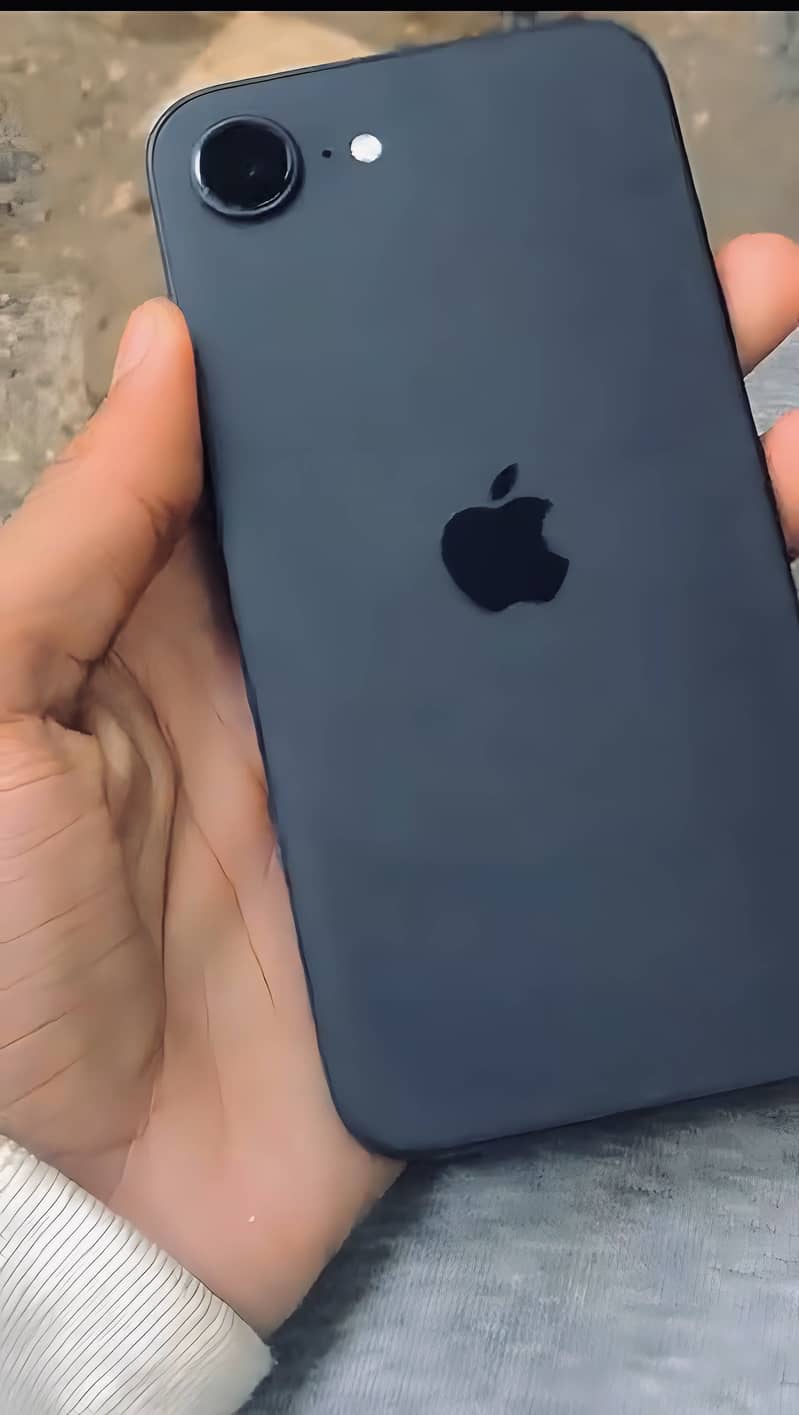 Apple iPhone 16e 2