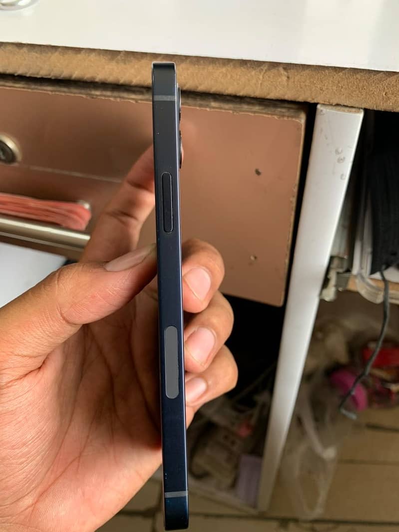 Apple iPhone 12 3