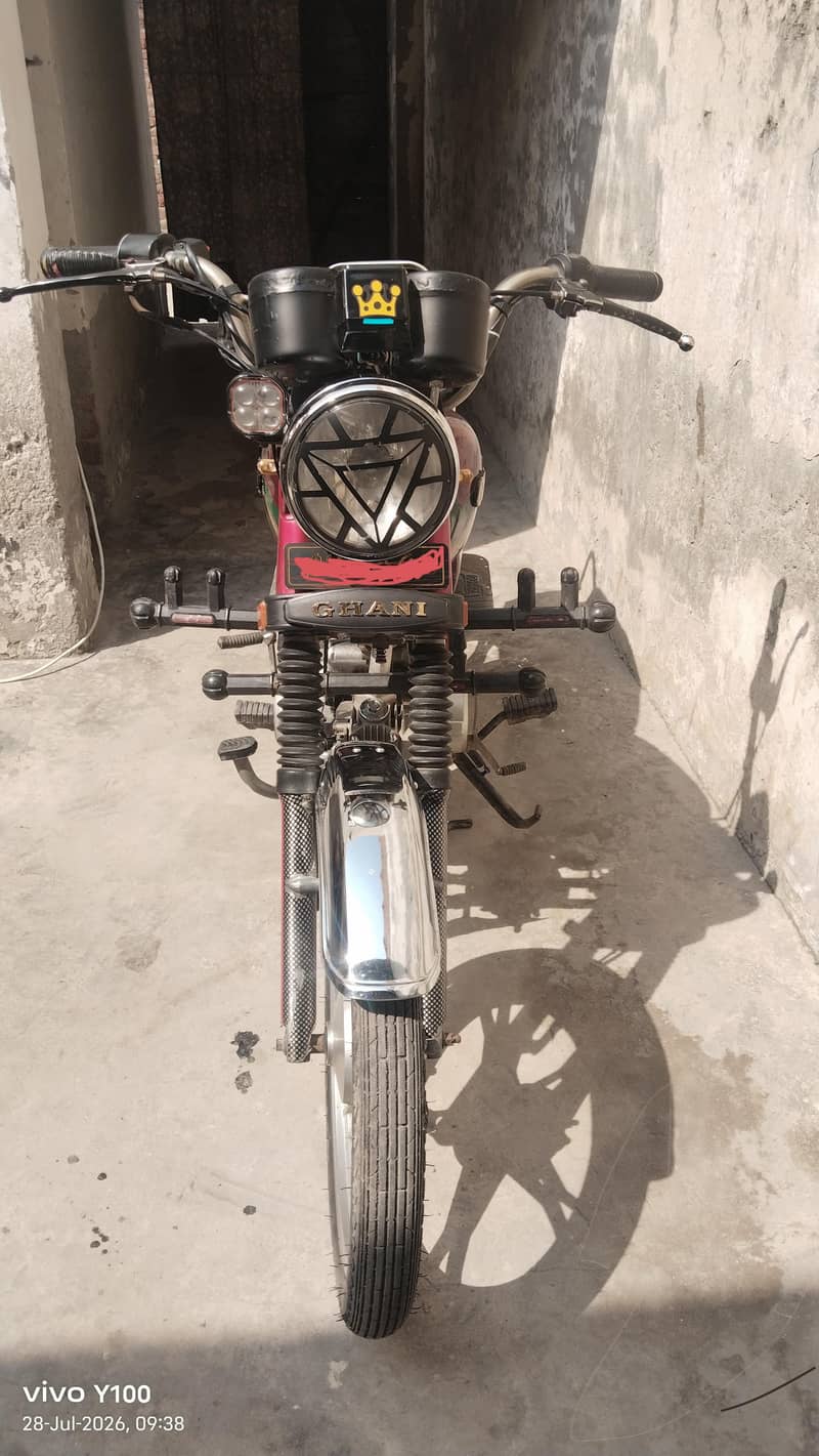 موٹر سائیکل بالکل اوکے ہے کوئی مسئلہ نہیں ٹیر نیو ڈلوائے ہیں بیٹری سکن 1