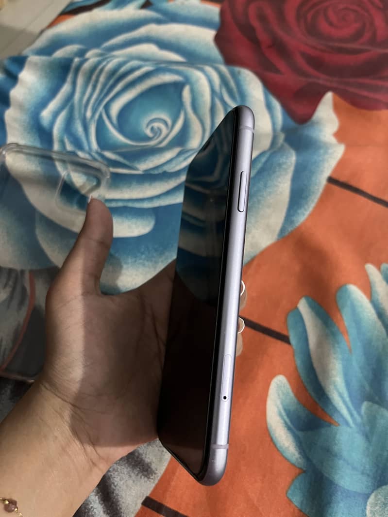 Apple iPhone 11 3
