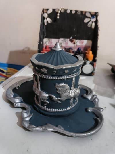 fragnance candle and decoration piece