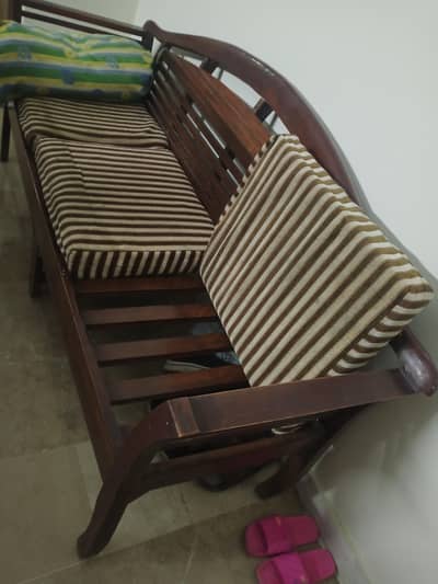 ak five seater sofa lakri k ache condition m ha