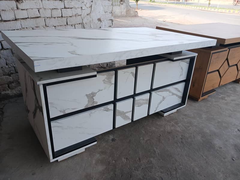 exactive Table available now 7
