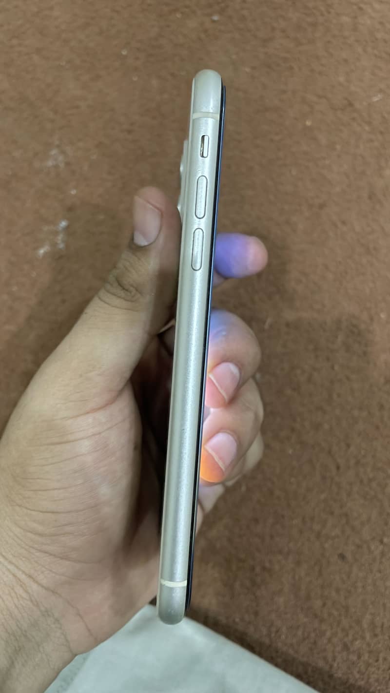 Apple iPhone 11 3