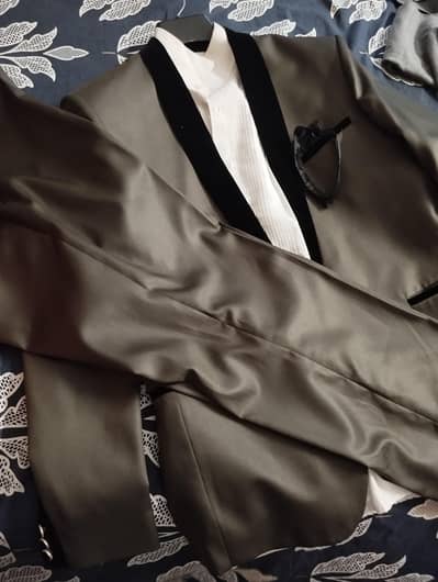 Tuxedo suit