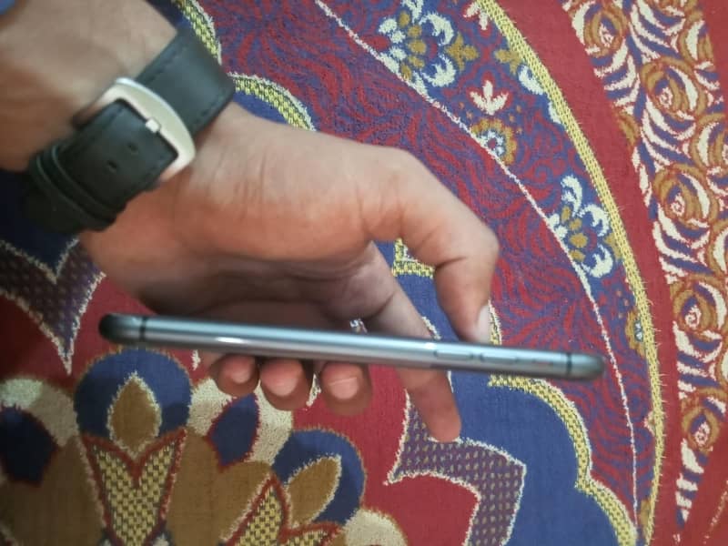 Apple iPhone 11 4