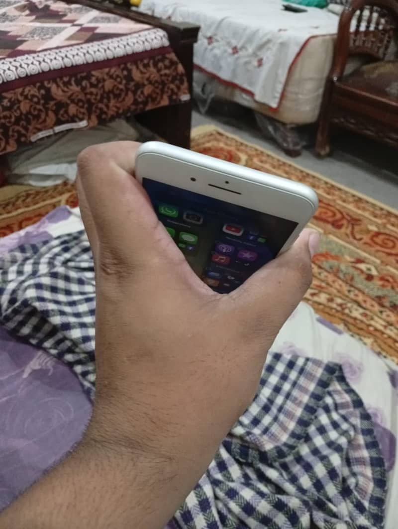 Apple iPhone 8 Plus 1