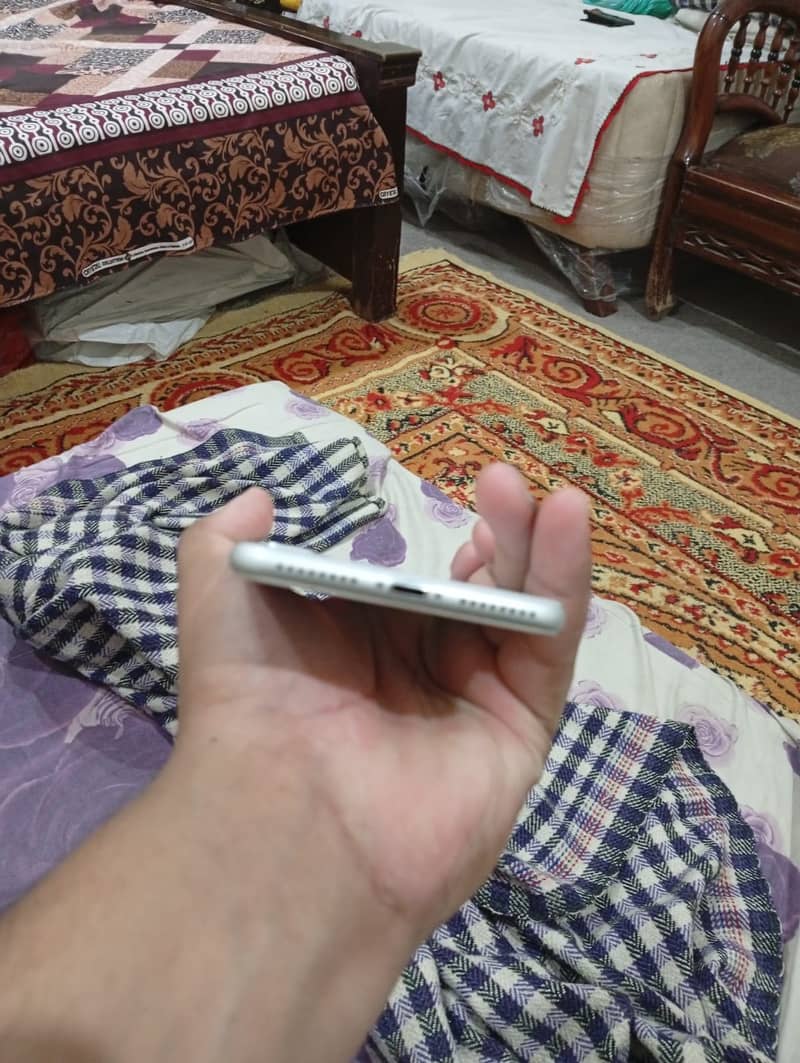 Apple iPhone 8 Plus 3